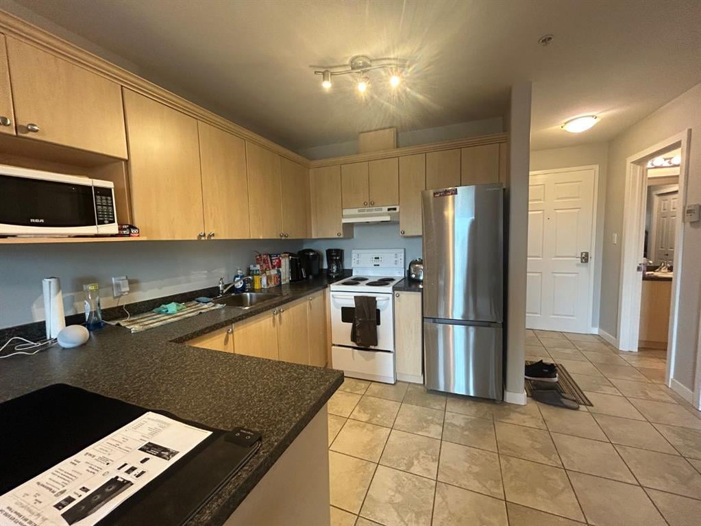 8528 Manning - Thumbnail 5