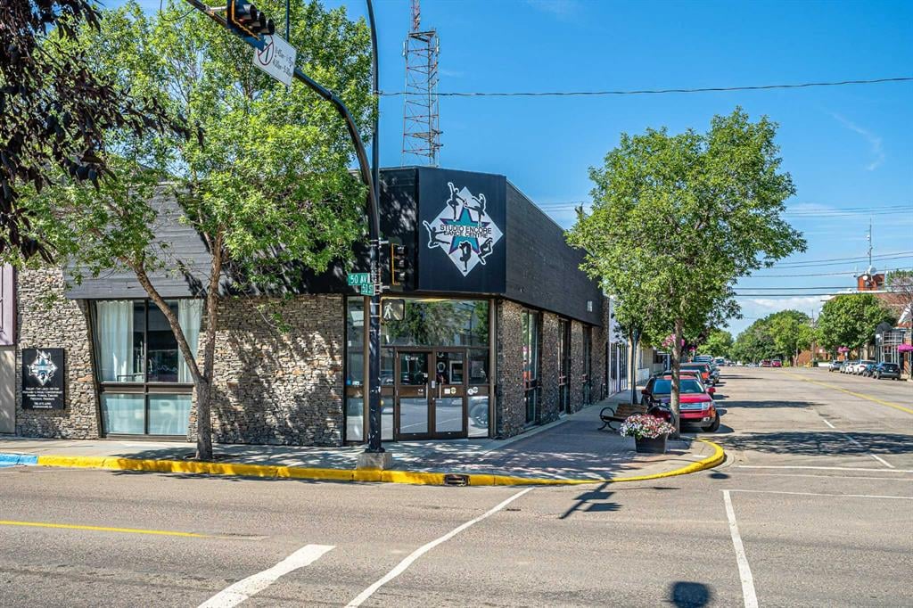 4916 50 Avenue - Thumbnail 2