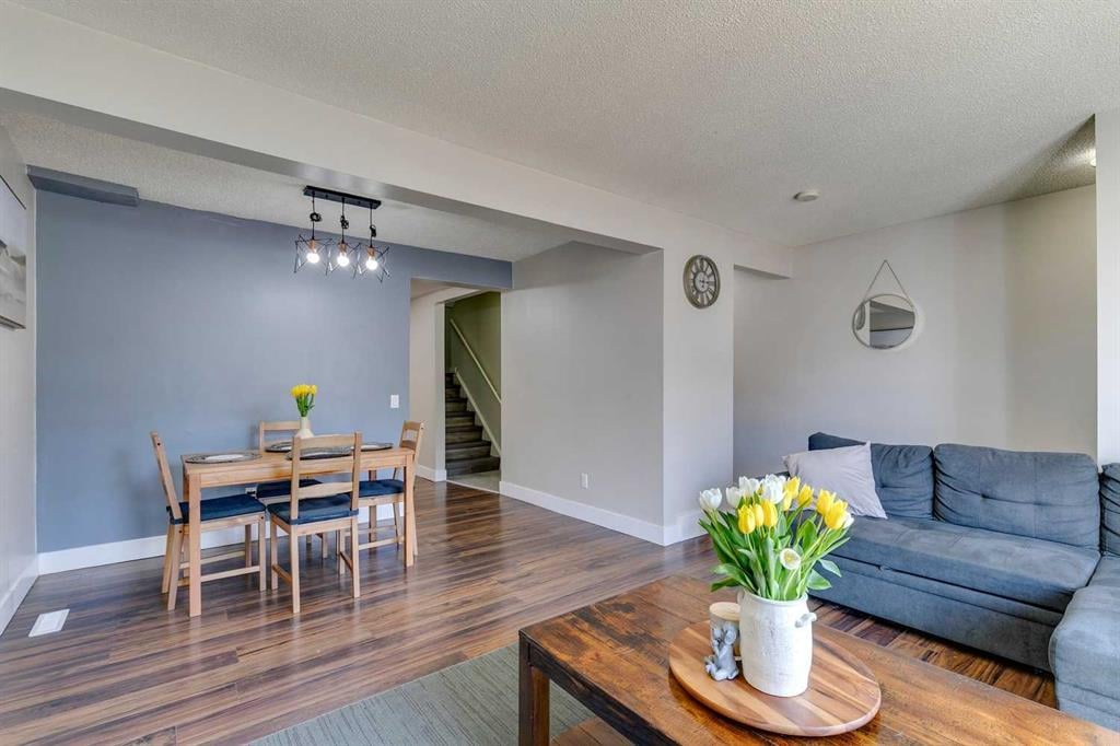 330 Canterbury - Thumbnail 5