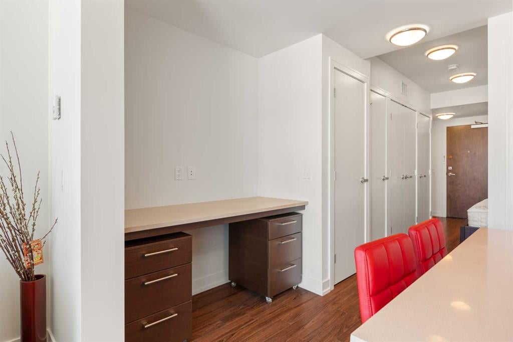 222 Riverfront - Thumbnail 3
