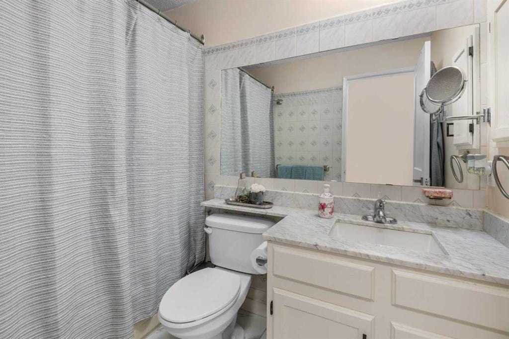 212 Woodbine - Thumbnail 2