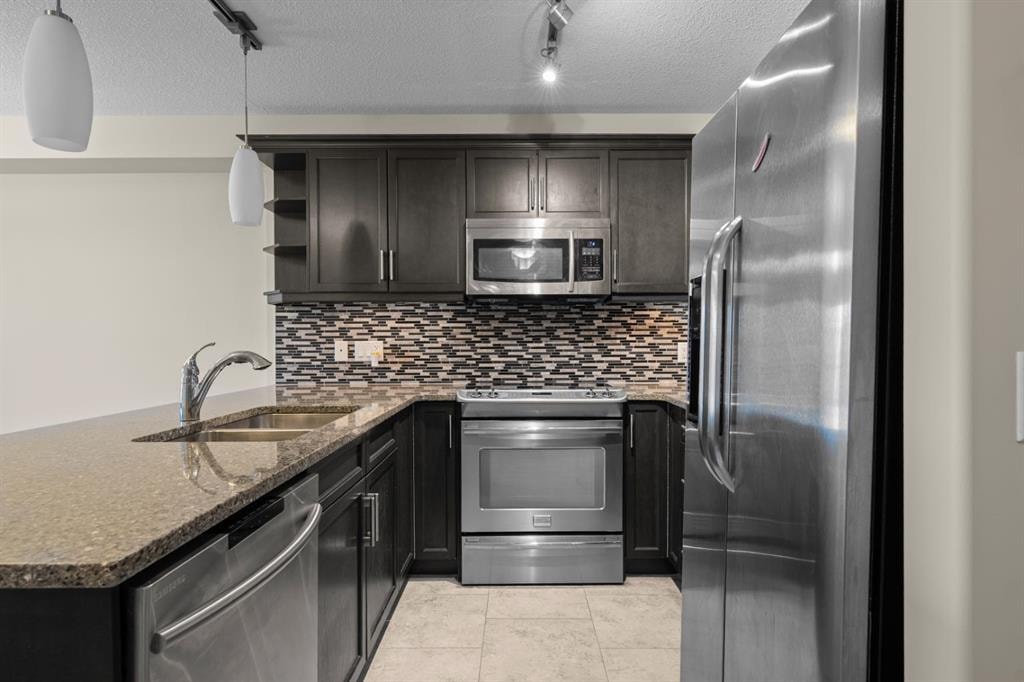 310 Mckenzie Towne - Thumbnail 4