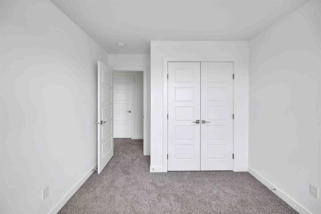 328 Corner Meadows - Thumbnail 3