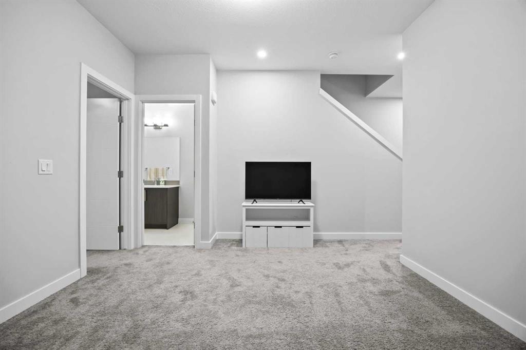 606 Redstone - Thumbnail 3