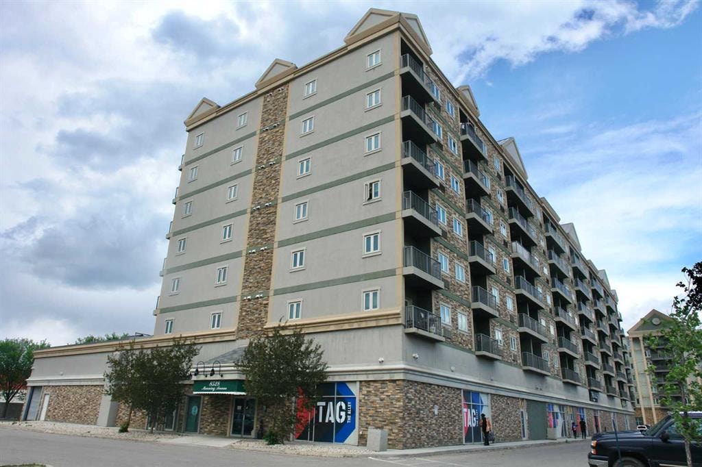 8528 Manning - Thumbnail 2