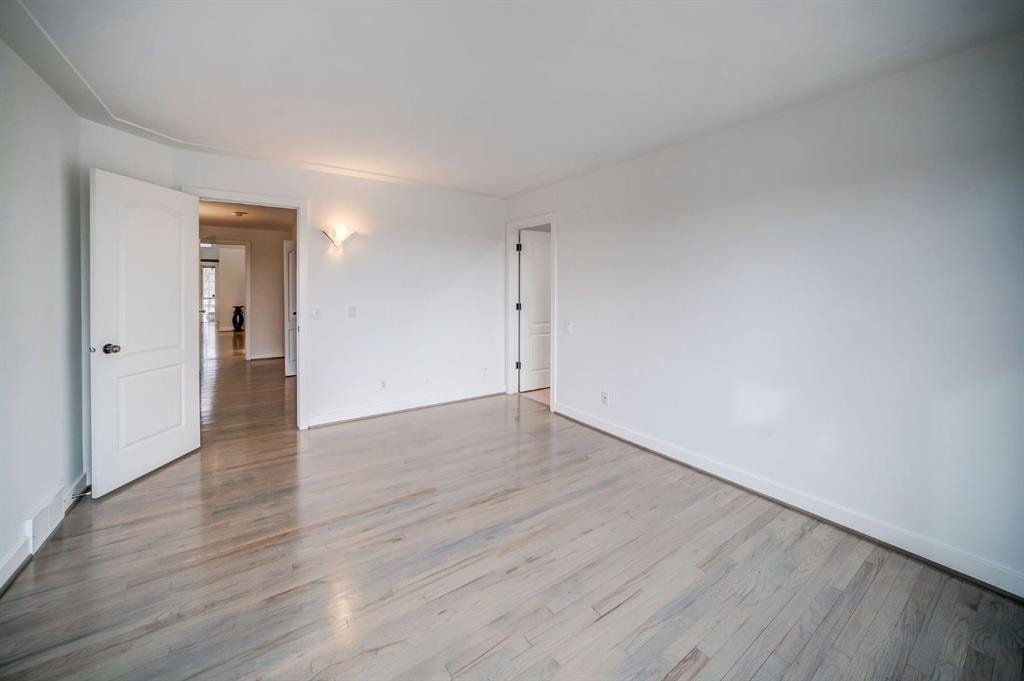 2925 Signal Hill - Thumbnail 4
