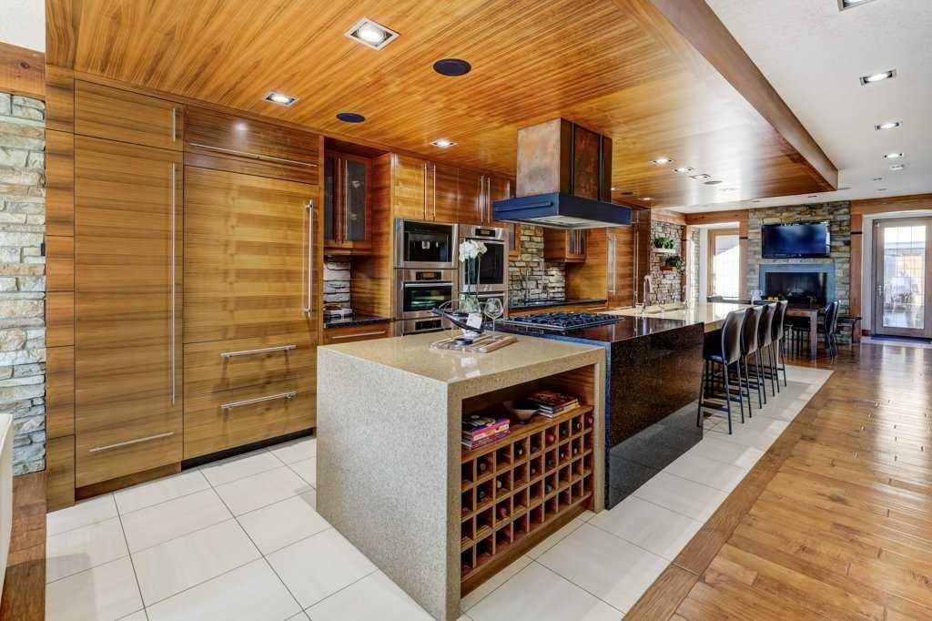 738 Crescent - Thumbnail 2