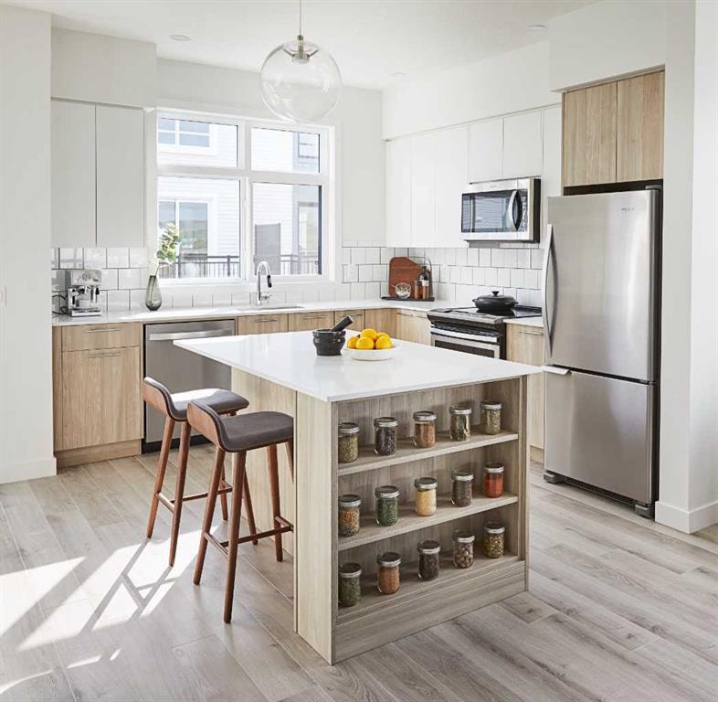 857 Belmont - Thumbnail 3