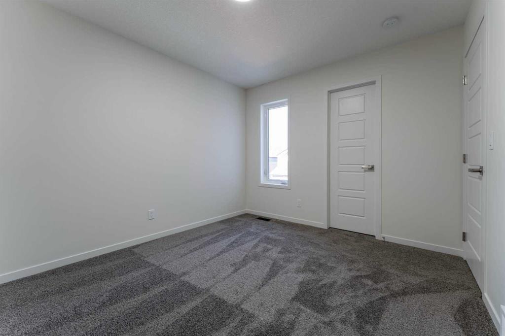 366 Corner Glen - Thumbnail 3