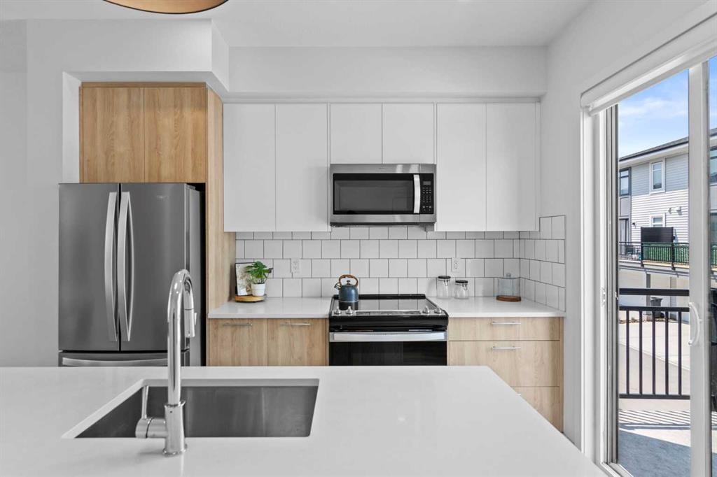 857 Belmont - Thumbnail 4