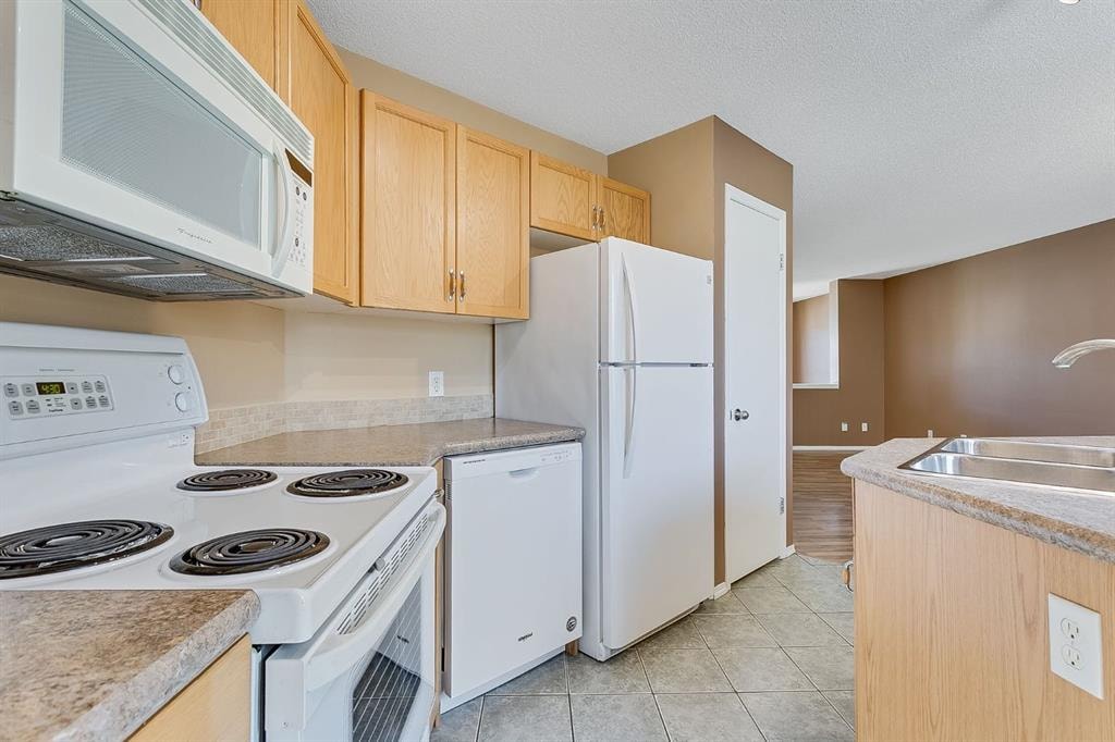 224 Mckenzie Towne - Thumbnail 2
