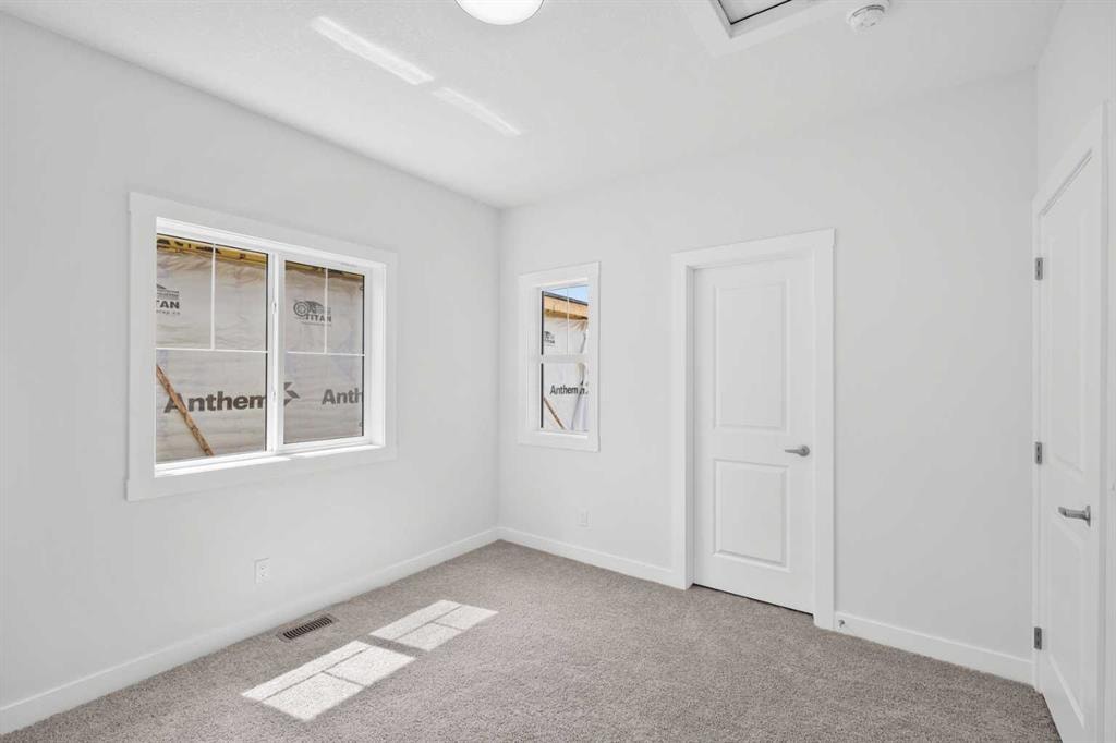 390 Corner Glen - Thumbnail 2