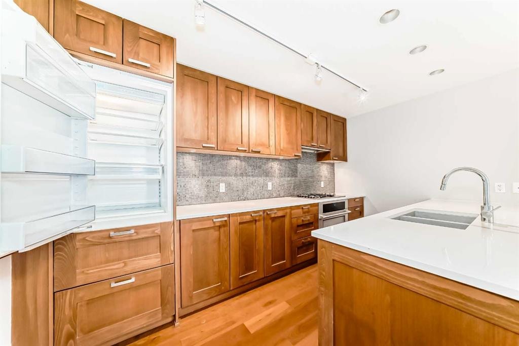 222 Riverfront - Thumbnail 4
