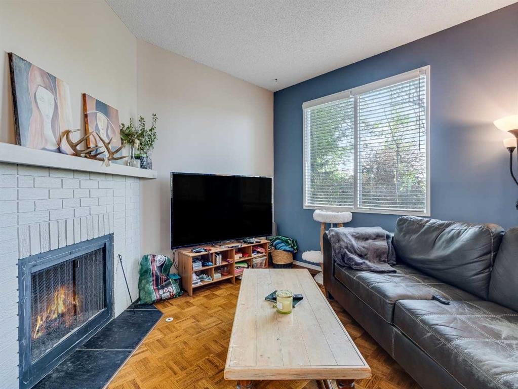 8533 Silver Springs - Thumbnail 2