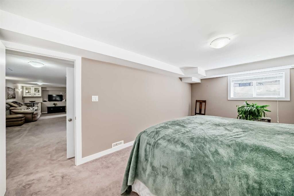 103 Warwick - Thumbnail 3