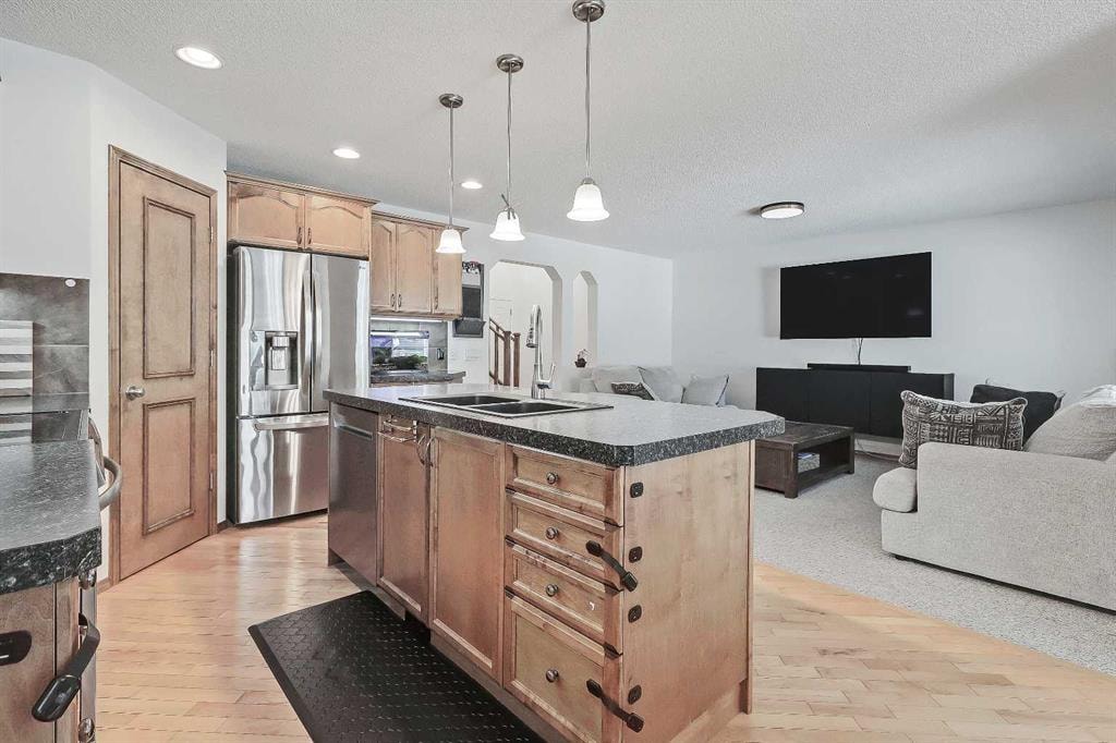921 Cranston - Thumbnail 4
