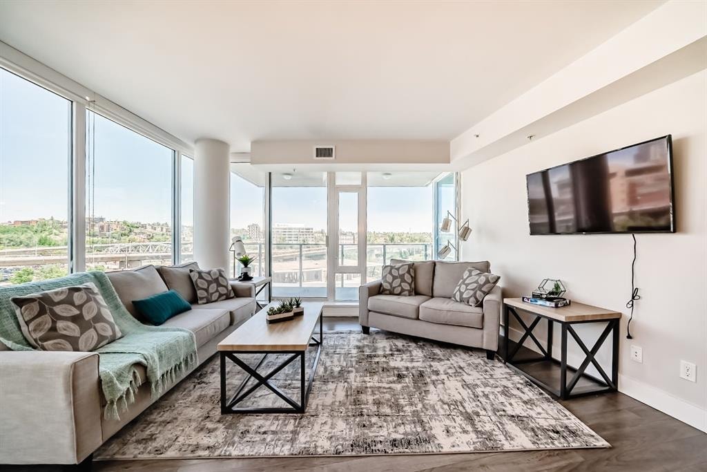519 Riverfront - Thumbnail 2