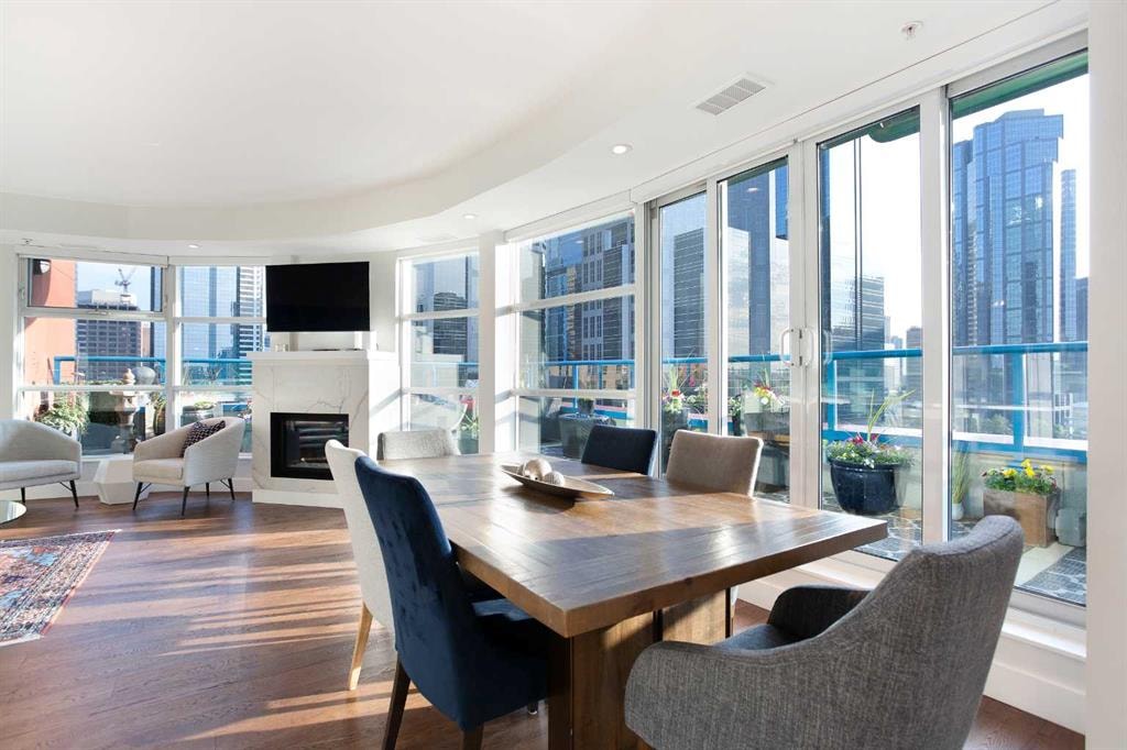 205 Riverfront - Thumbnail 4