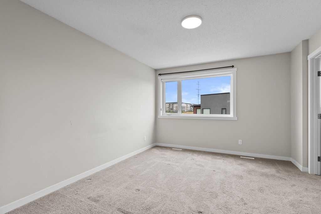 218 Sherwood - Thumbnail 4