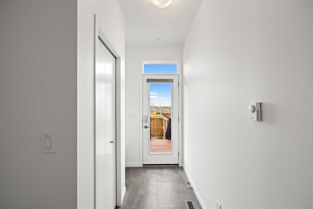 685 Livingston - Thumbnail 4