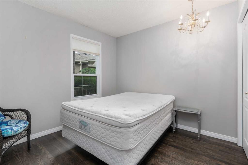 220 Silver Creek - Thumbnail 3