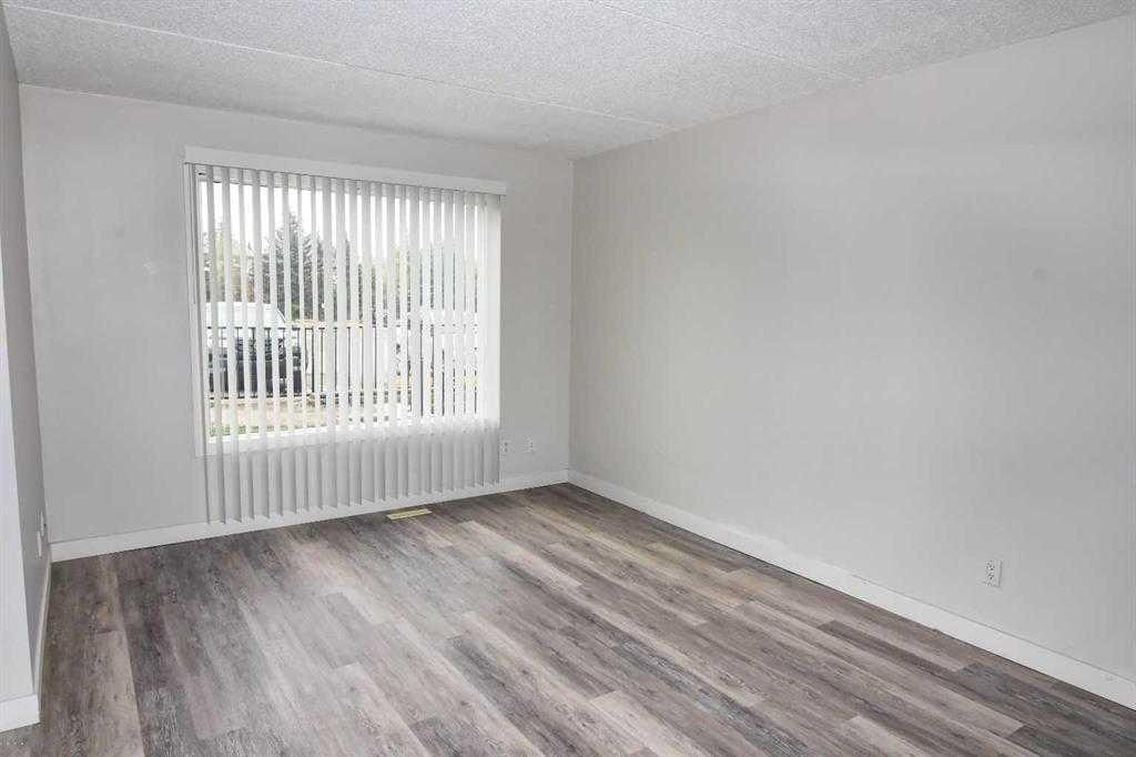 2200 Woodview - Thumbnail 4
