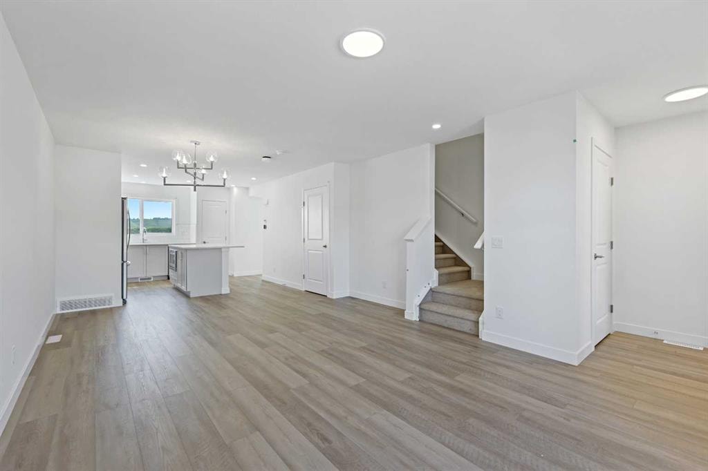922 Wolf Willow - Thumbnail 2