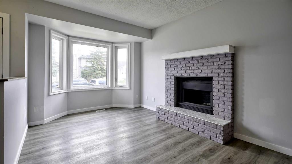124 Riverbrook - Thumbnail 2
