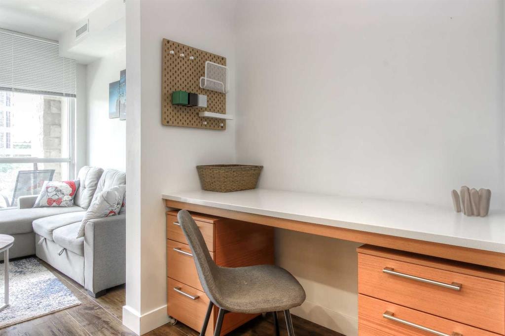 222 Riverfront - Thumbnail 4