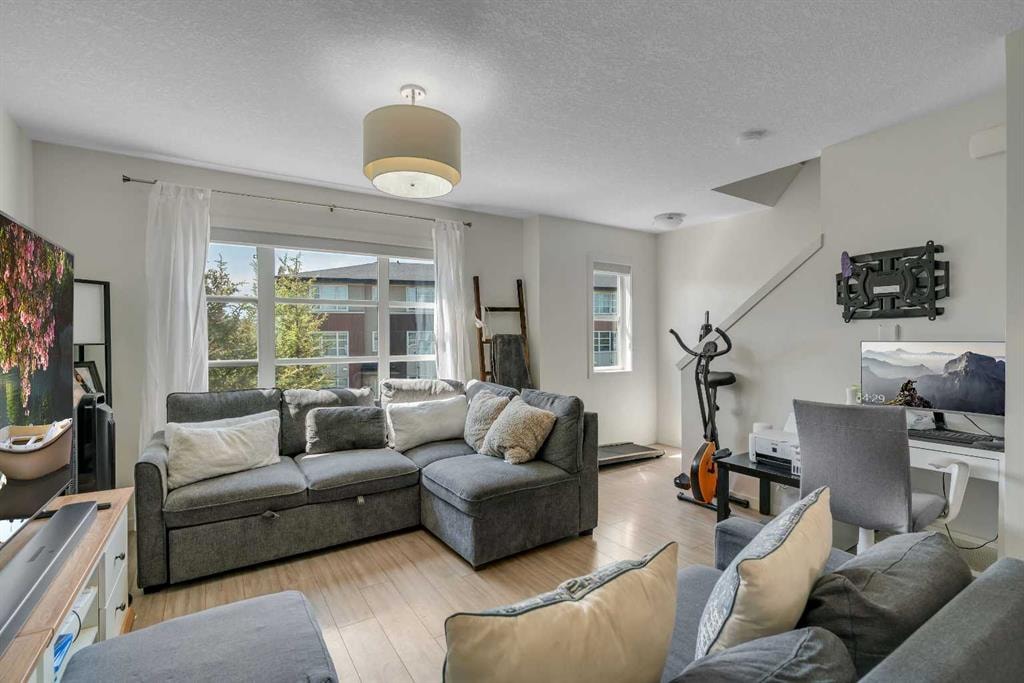 1111 Evansridge - Thumbnail 3
