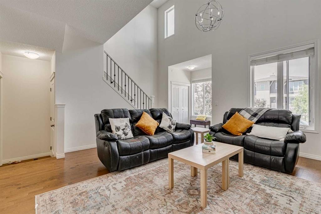 943 Livingston - Thumbnail 2