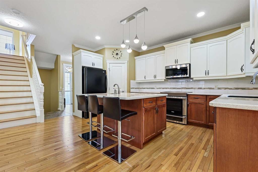 8025 Cougar Ridge - Thumbnail 3