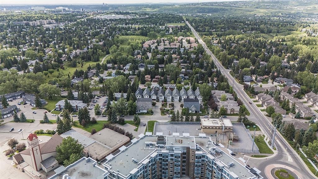 8 Varsity Estates - Thumbnail 4