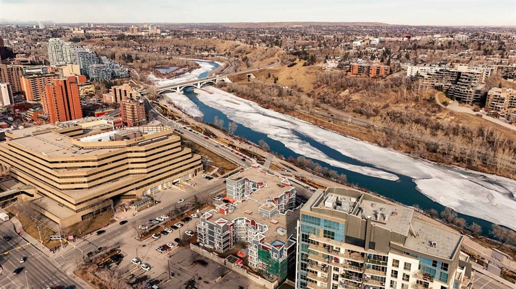 333 Riverfront - Thumbnail 2