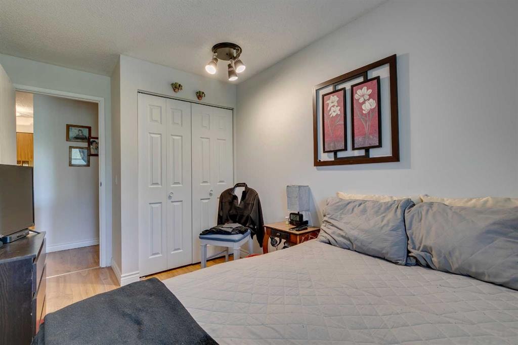 8403 Fairmount - Thumbnail 3