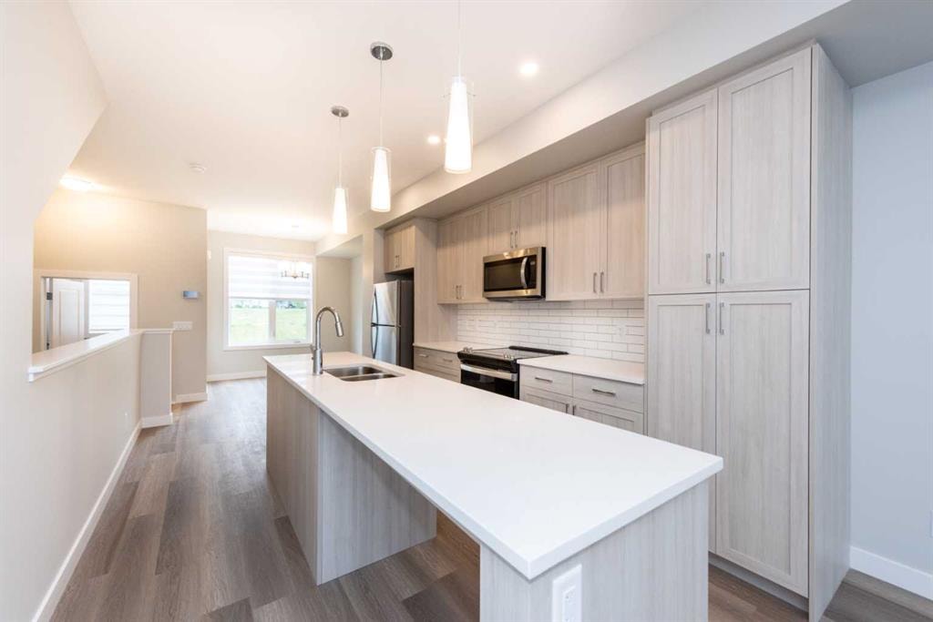 1027 Sage Hill - Thumbnail 3