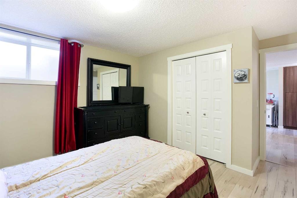 416 Mckenzie Towne - Thumbnail 3