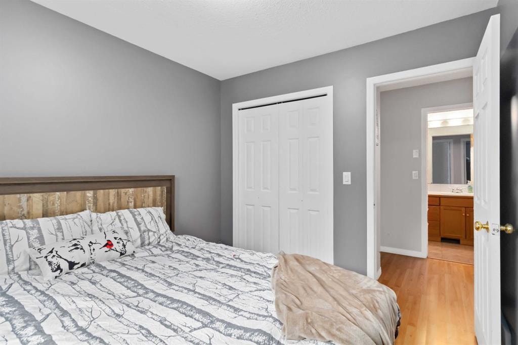 220 Warren - Thumbnail 3