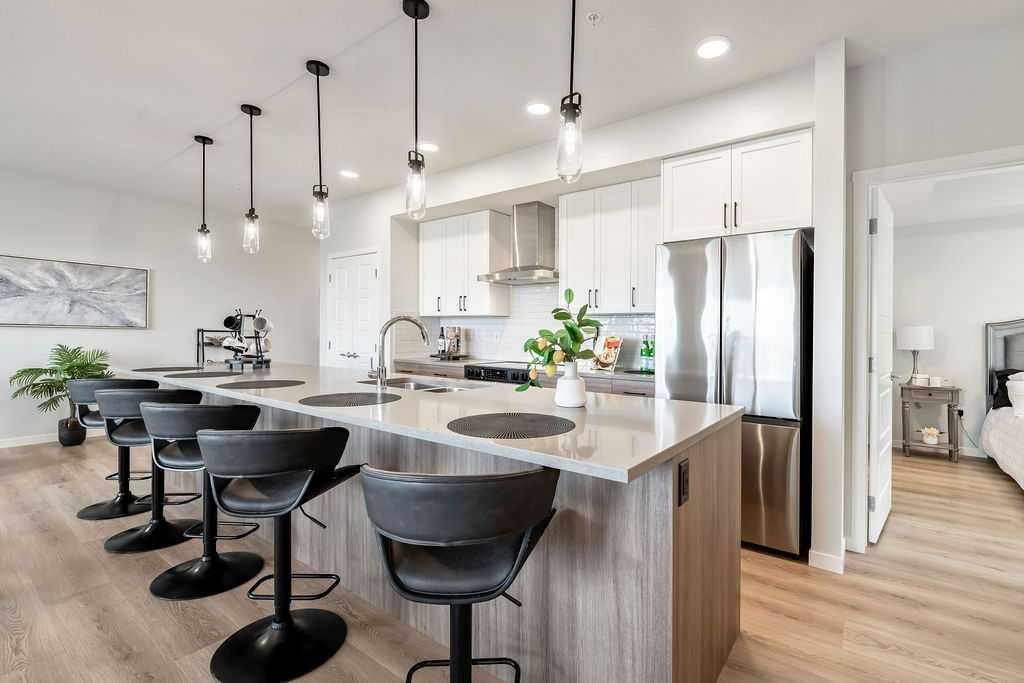 550 Belmont - Thumbnail 2