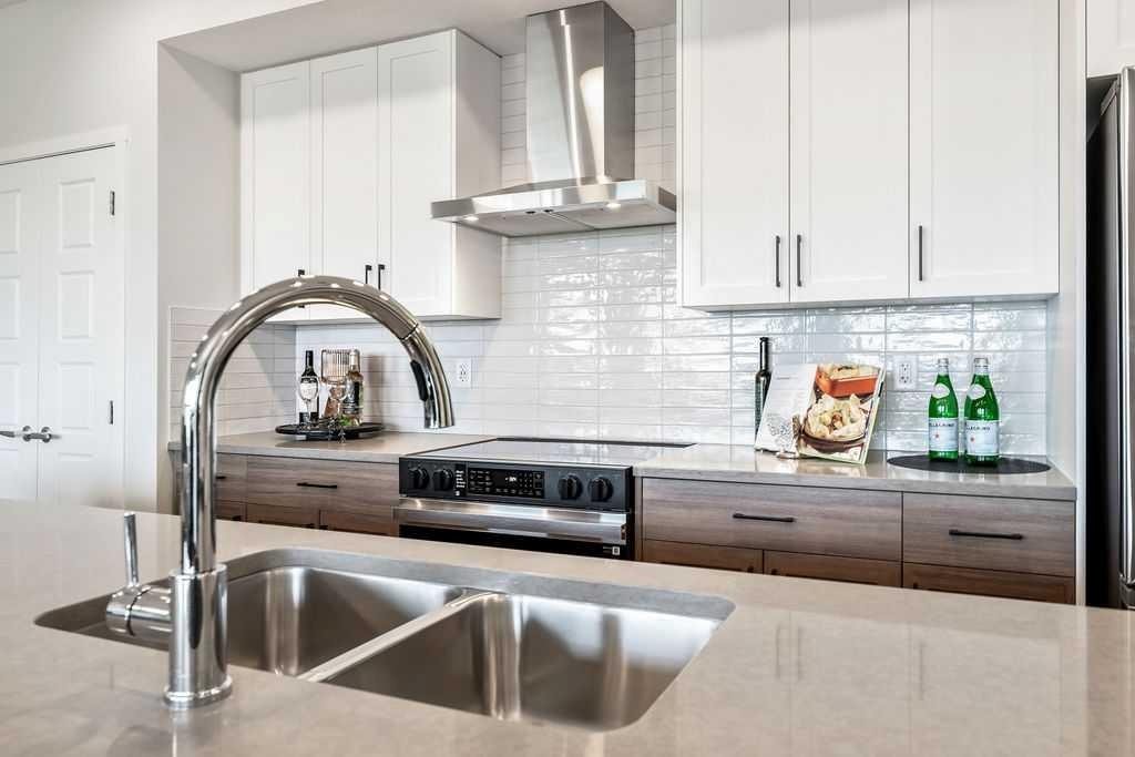550 Belmont - Thumbnail 2
