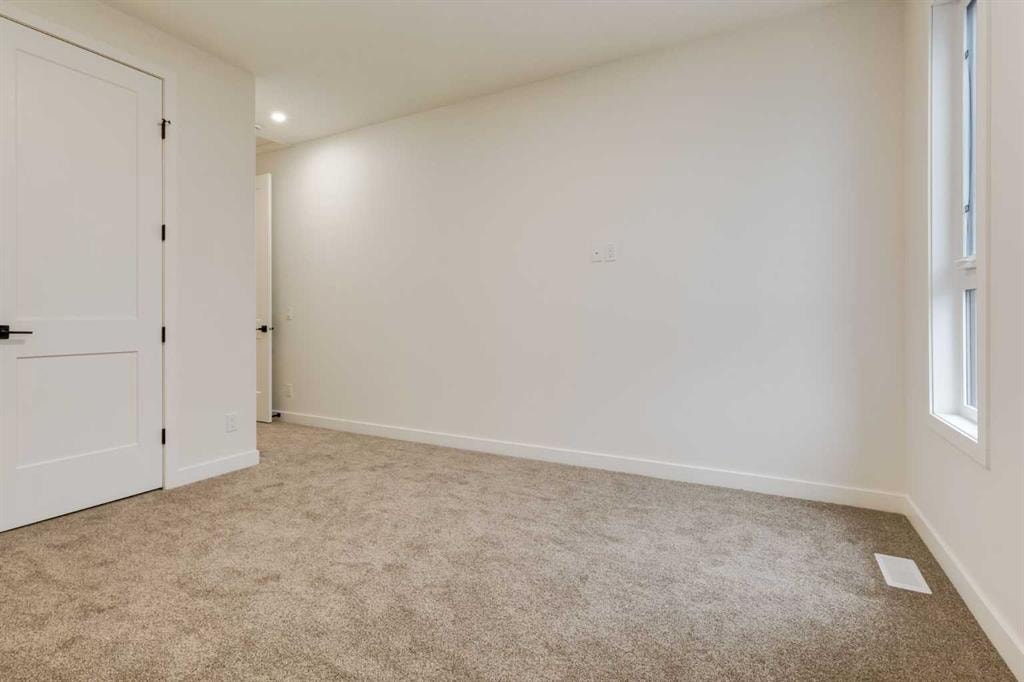 4909 Bowness - Thumbnail 2