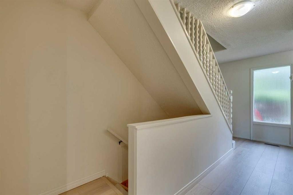 714 Willow Park - Thumbnail 4