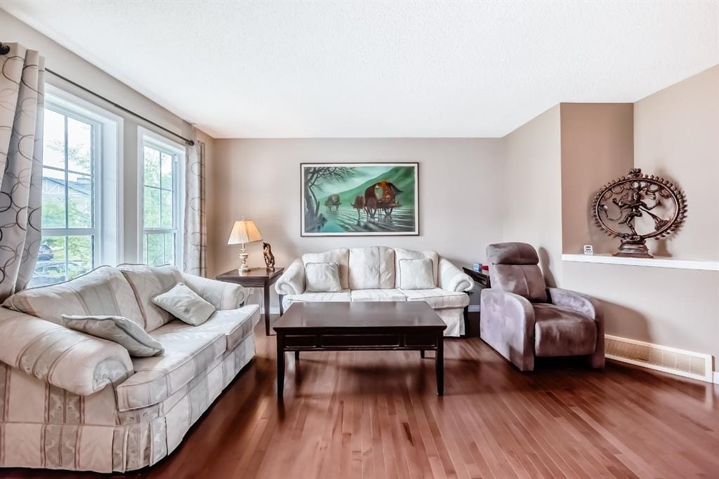 249 Elgin Meadows - Thumbnail 2