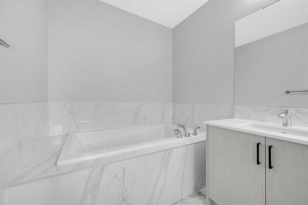 154 Silver Spruce - Thumbnail 2