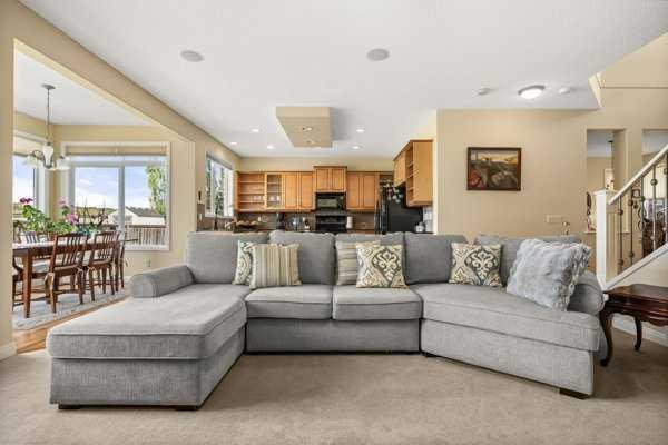 160 Royal Oak - Thumbnail 2