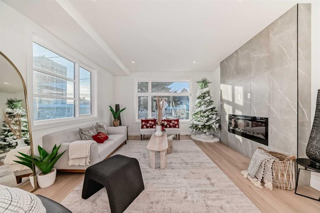 3349 Spruce - Thumbnail 3