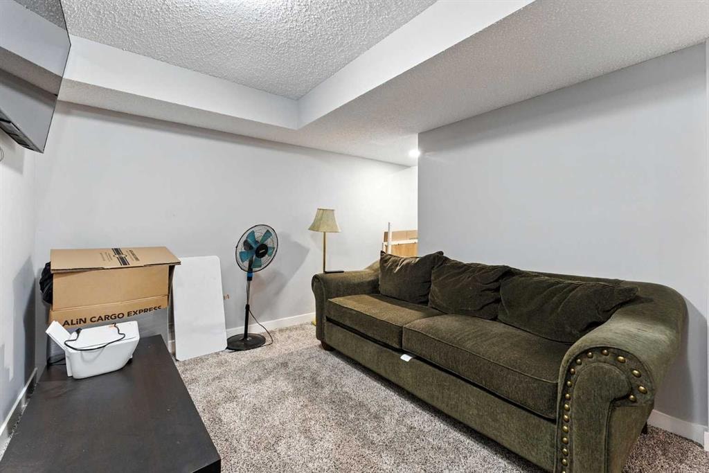 218 Whitman - Thumbnail 4