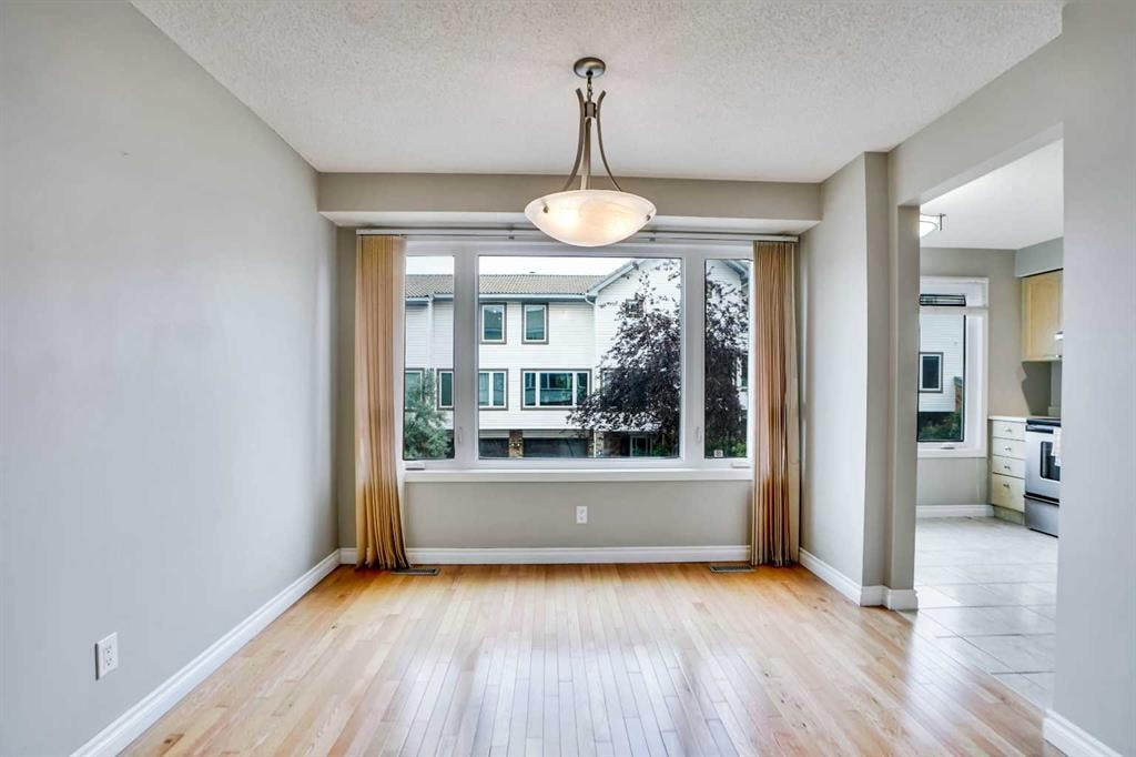 219 Coachway - Thumbnail 2