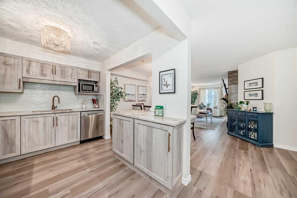 928 Arbour Lake - Thumbnail 2