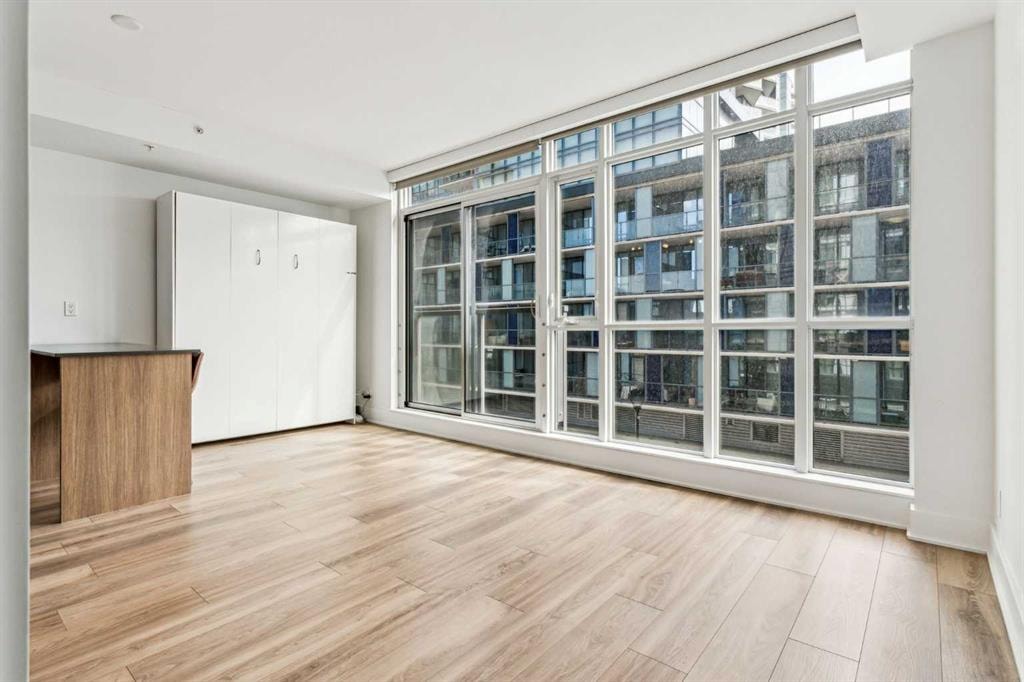 550 Riverfront - Thumbnail 4